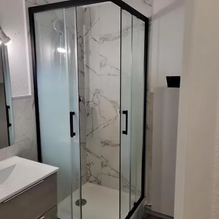 A 5 Min A Pieds De La * Ле-Лек